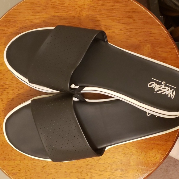 NWOT Black Mossimo Sandals - Picture 3 of 4